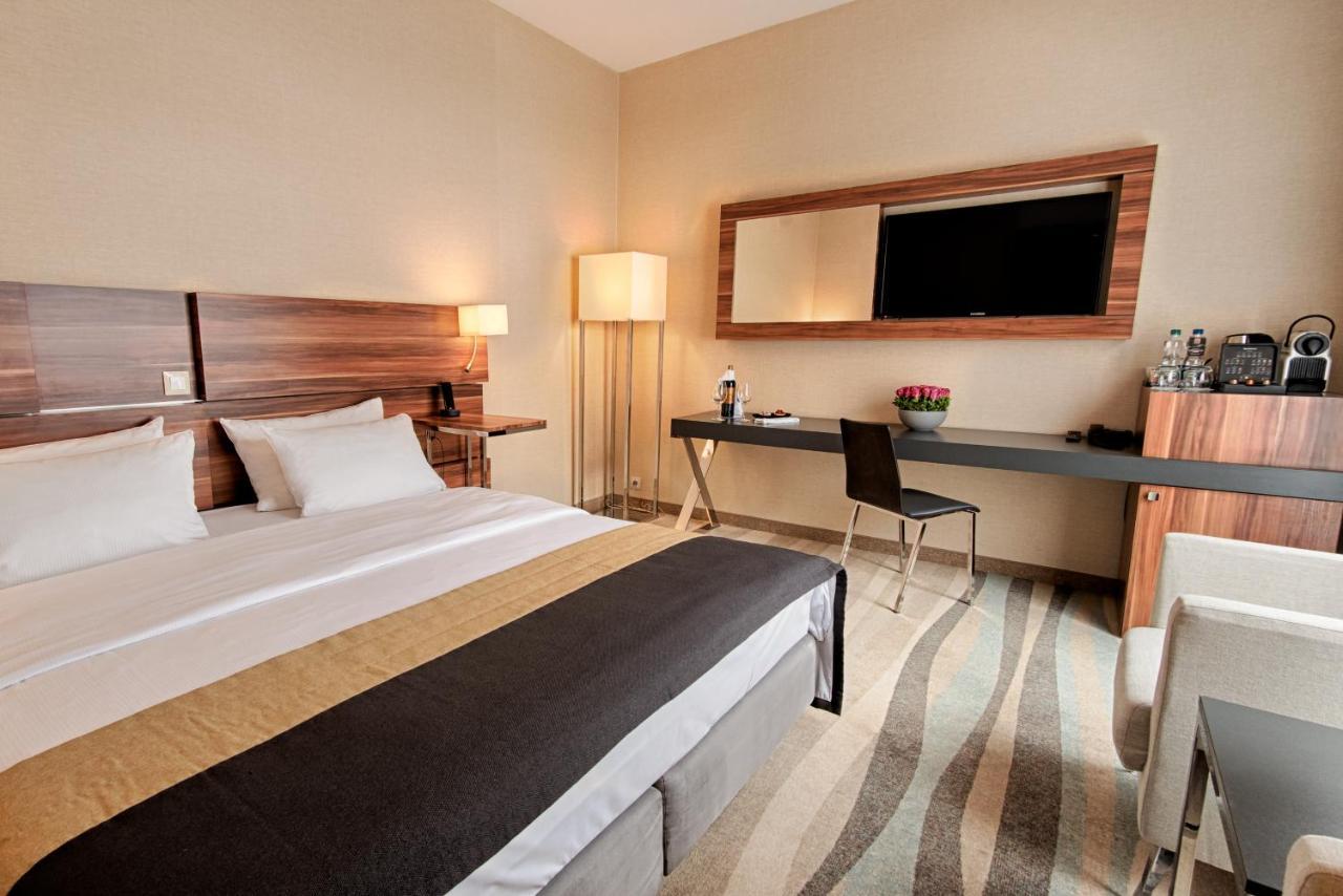 Plaza Hotell 4*